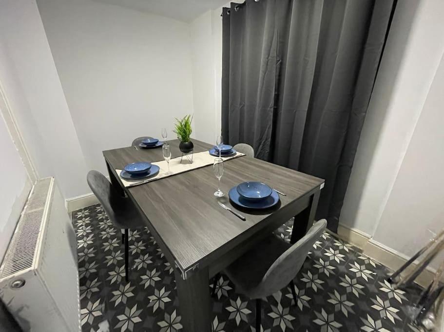 30 Percent Off Weekly Stays - 6 Bedroom House - 11 Beds แบล็คพูล ภายนอก รูปภาพ