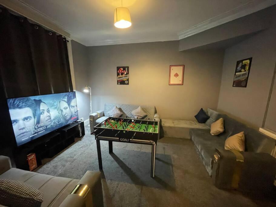 30 Percent Off Weekly Stays - 6 Bedroom House - 11 Beds แบล็คพูล ภายนอก รูปภาพ